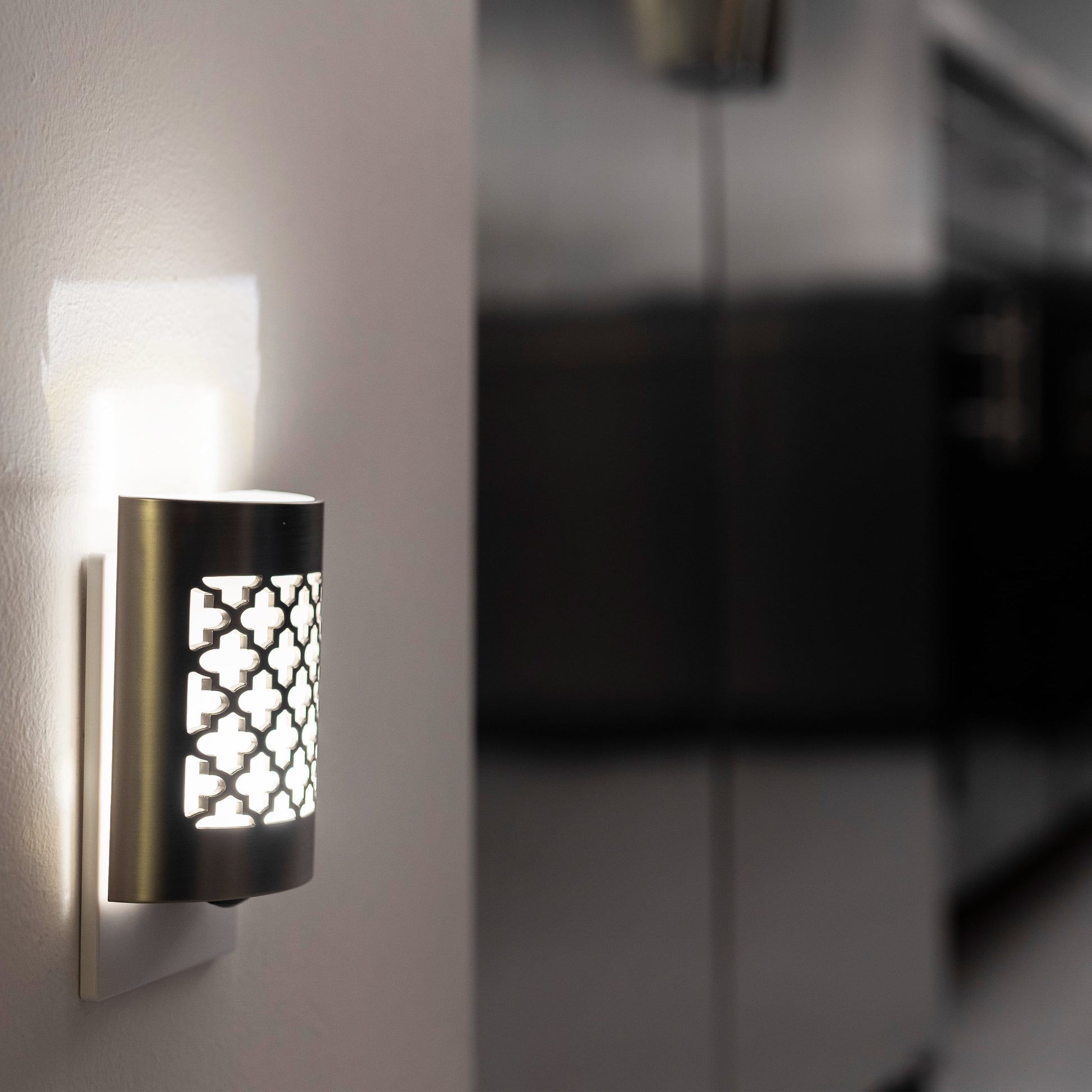 GE Coverlite LED Night Light, 4-Pack, Plug-In, Dusk-To-Dawn Sensor, Brushed Nickel, 48675